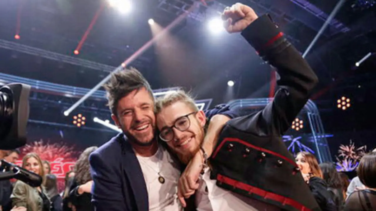 Pablo López con el ganador de &#39;La Voz&#39;, Andrés Martín. ANTENA 3