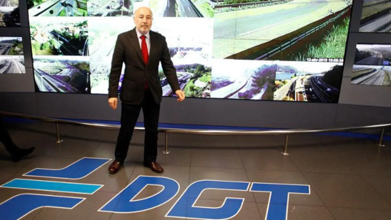 O delegado do Goberno en Galicia, Javier Losada, durante a presentación hoxe da Operación Especial de Tráfico para a Semana Santa en Galicia. CABALAR (EFE)