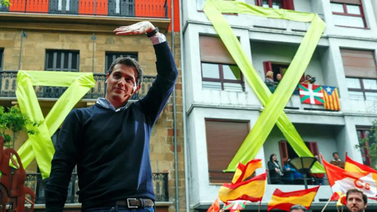 Albert Rivera, en Renteria. JAVIEZ ETXEZARRETA (EFE)