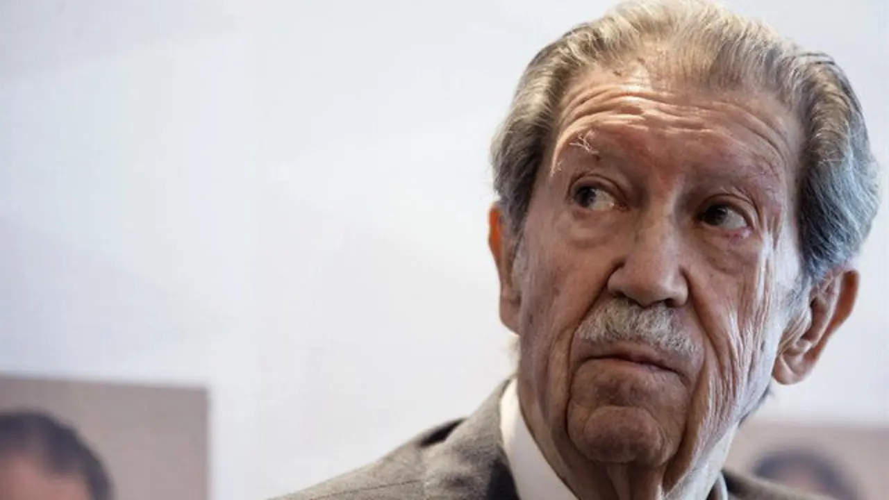 El poeta y articulista Manuel Alcántara. JORGE ZAPATA