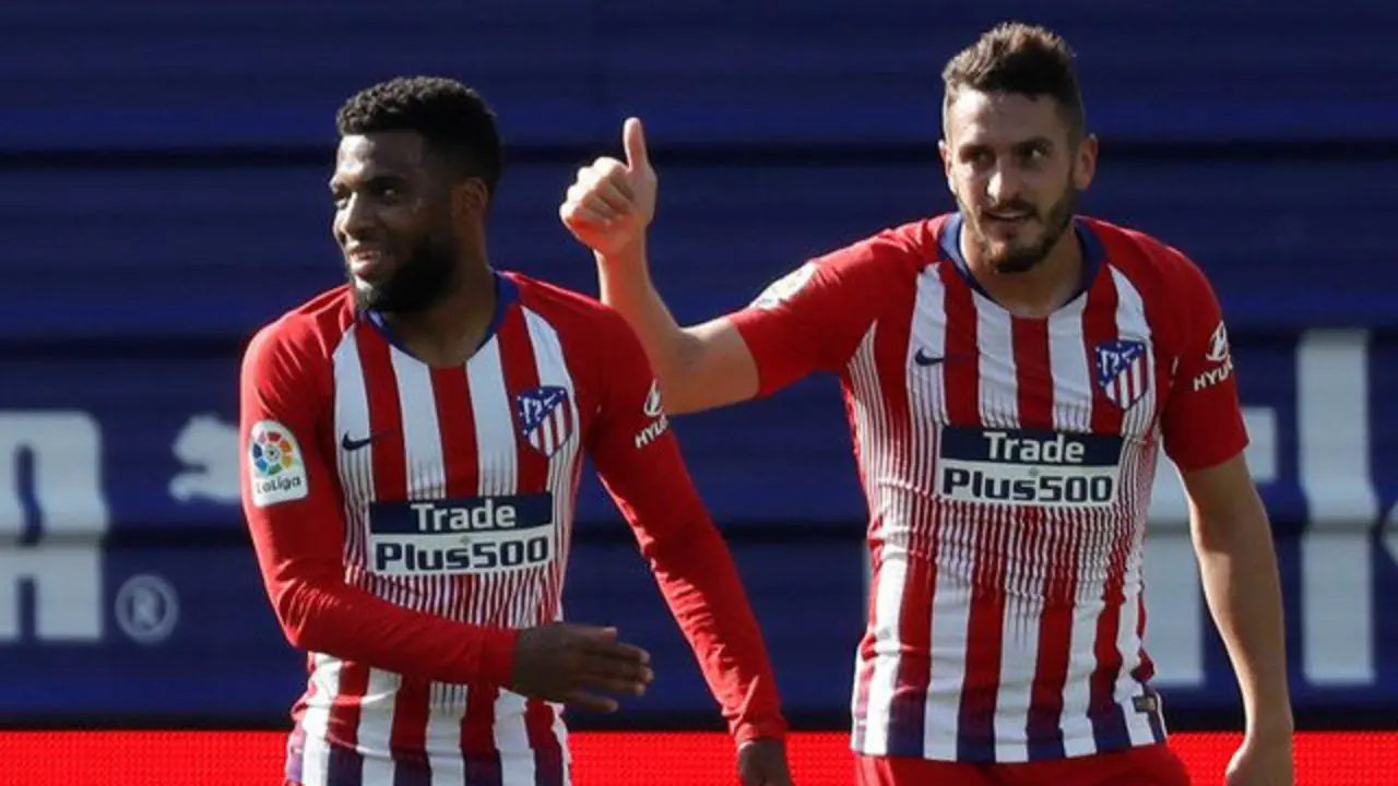 Lemar y Koke. EFE
