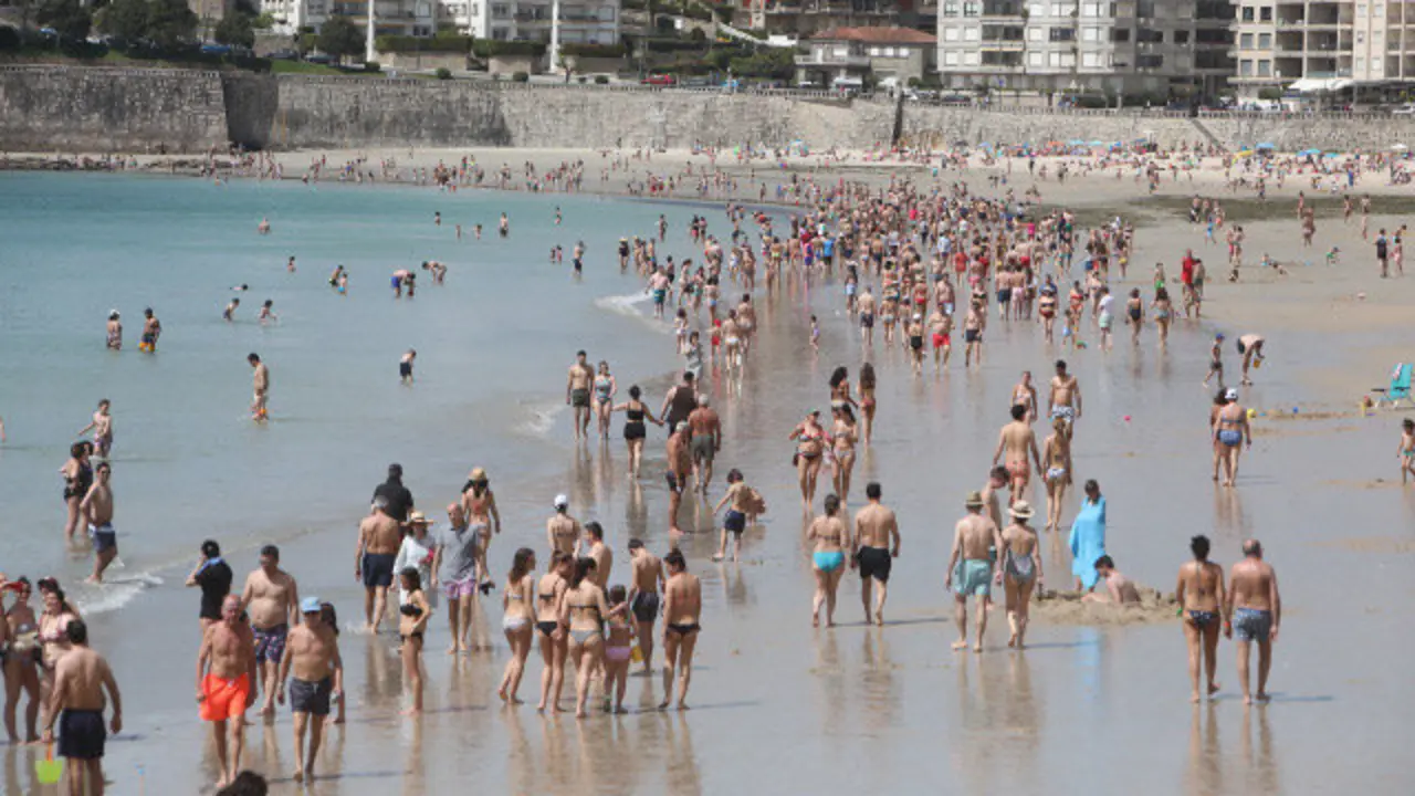 Praia de Silgar, en Sanxenxo, o verán pasado. JOSÉ LUIZ OUBIÑA
