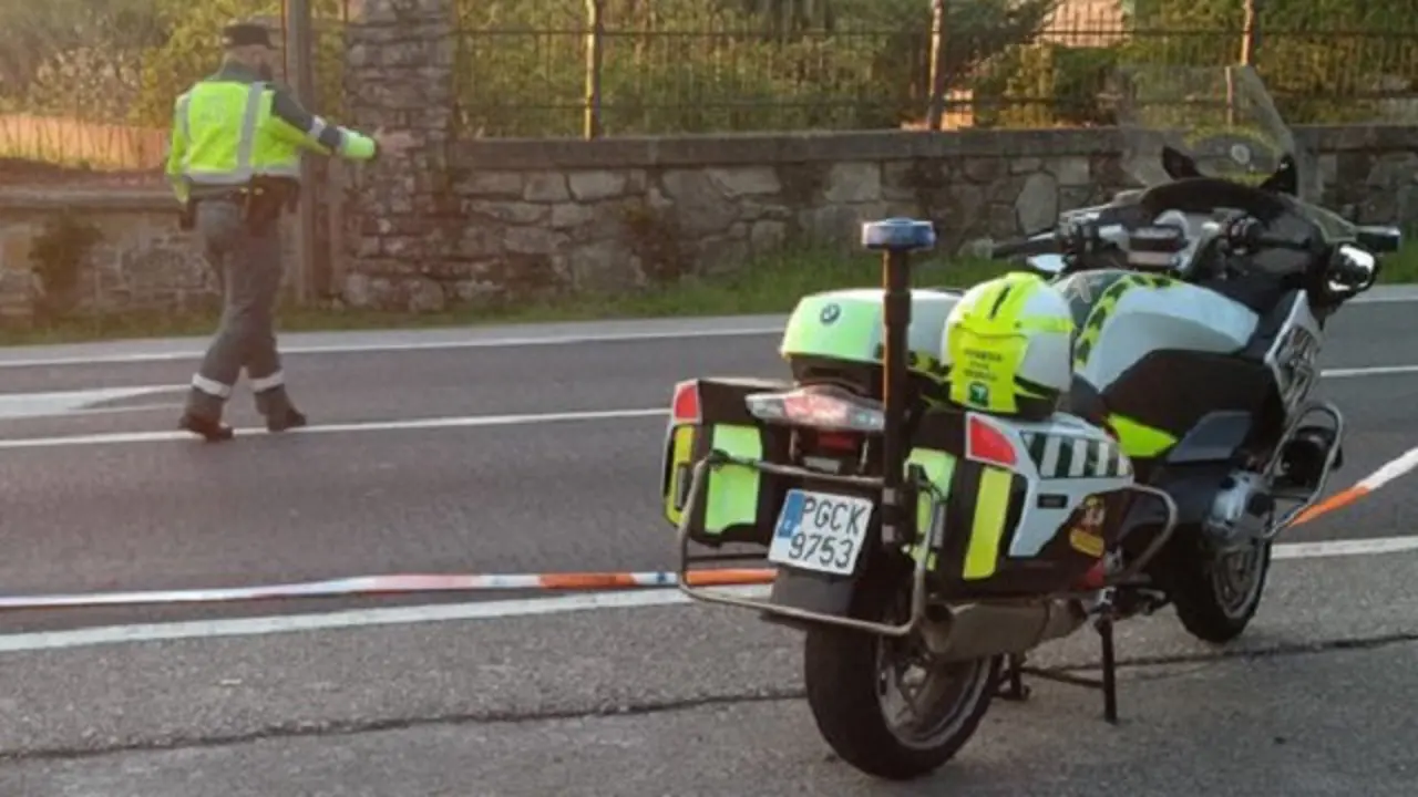 Autoridades en el lugar del accidente. TWITTER (@PlanDirectorPon)