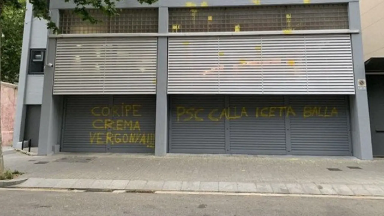 Atacan la sede del PSC. TWITTER @salvadorilla