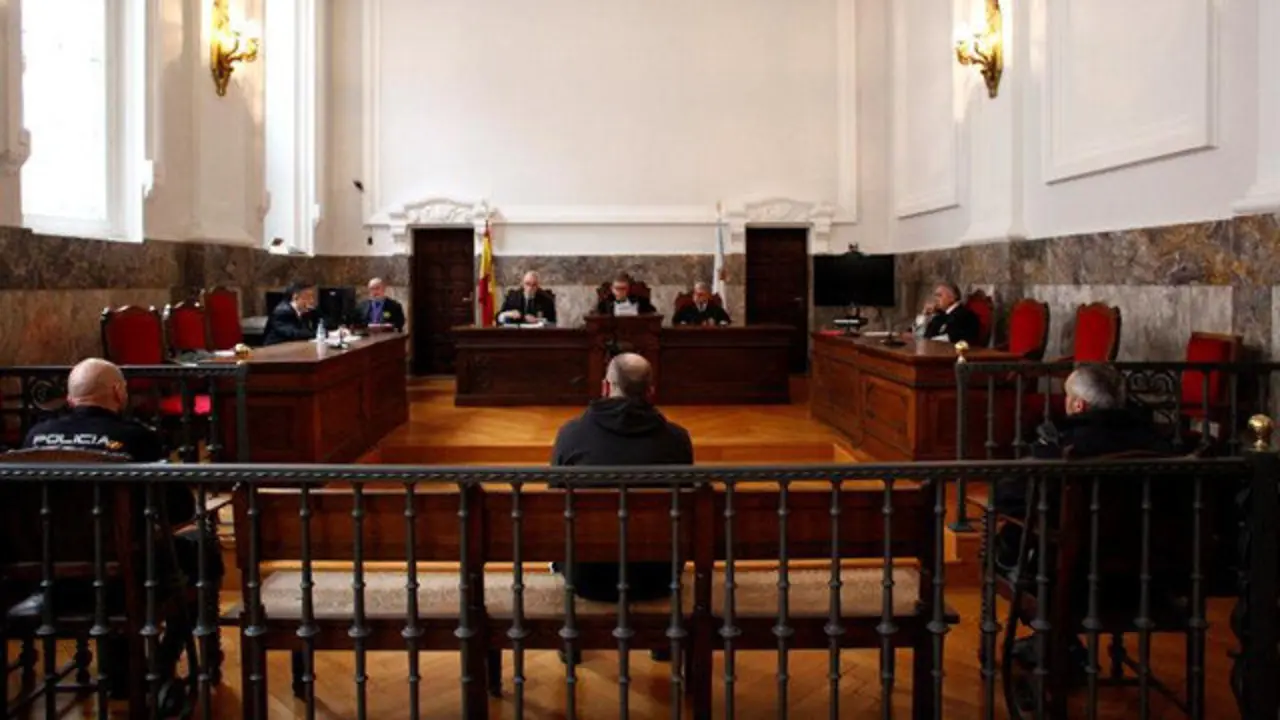 Vista de apelación del acusado de asesinato por apuñalar hasta la muerte a un hombre ante Padre Rubinos. CABALAR