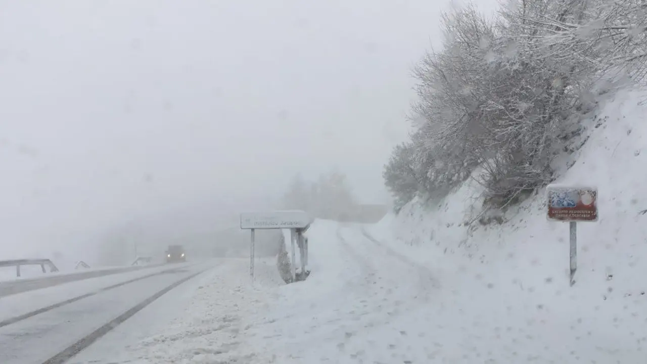 La nieve vuelve a la montaña lucense. EP