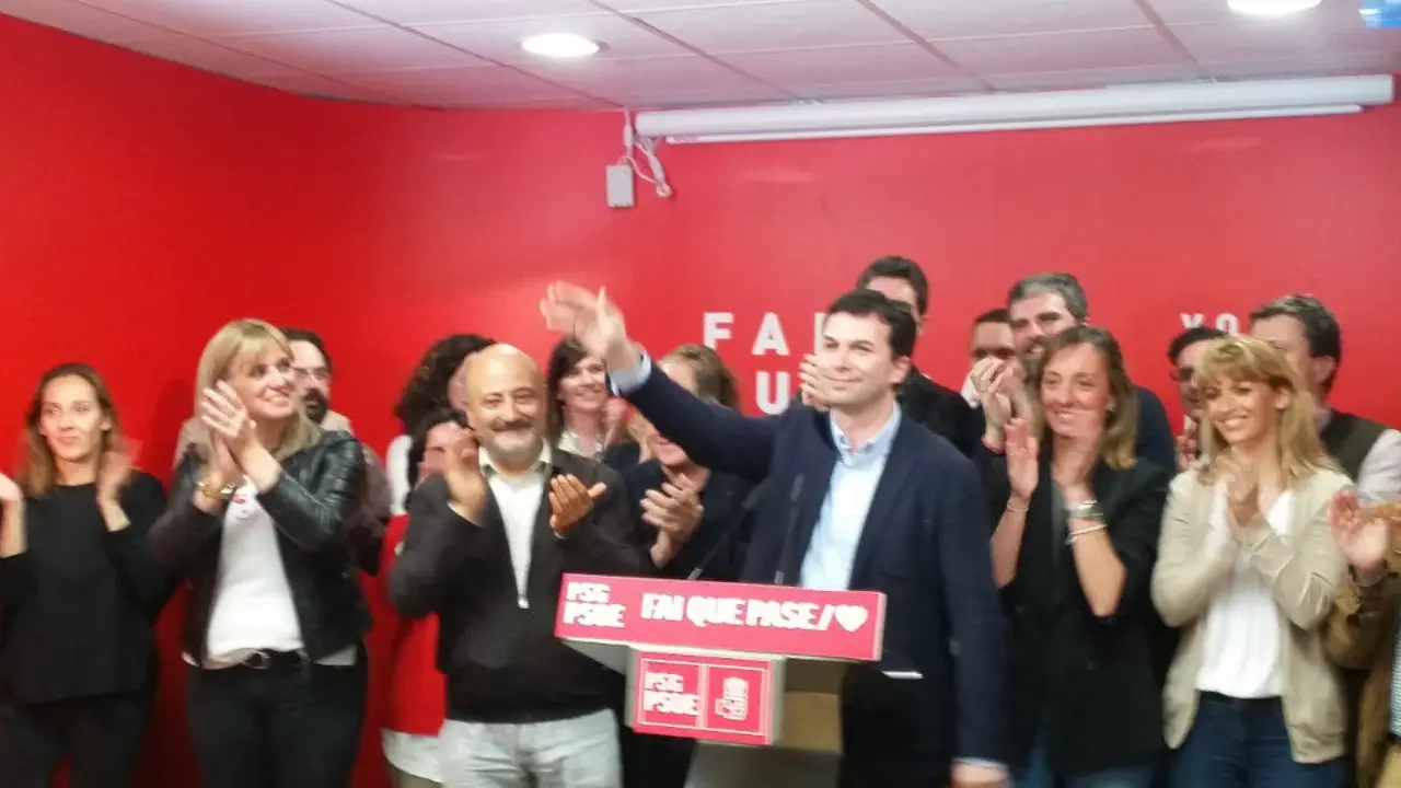 Gonzalo Caballero, celebrando los resultados del 28-A. PEPE FERRÍN