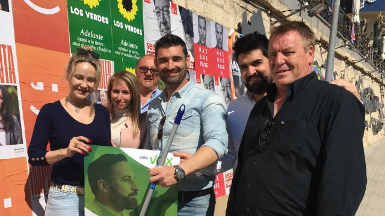 Pérez Brígido, no centro. VOX BENIDORM (TWITTER)