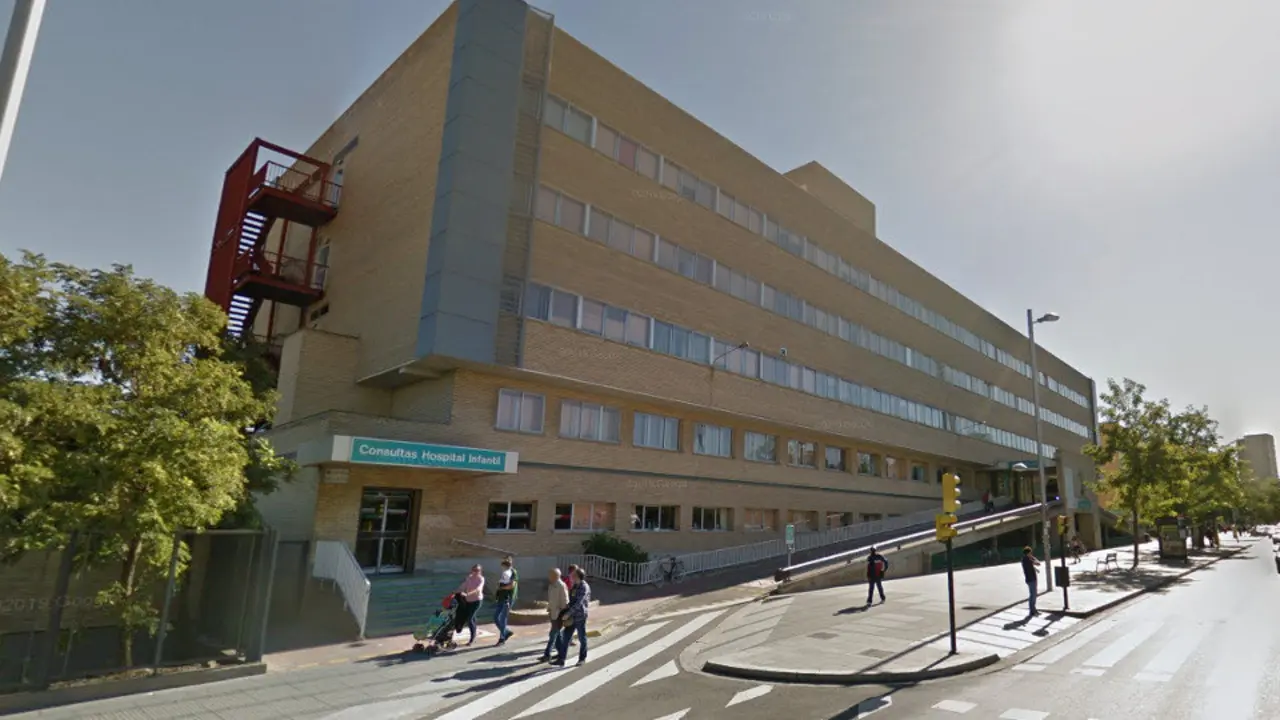 La menor fue trasladada al Hospital Infantil de Zaragoza. GOOGLE