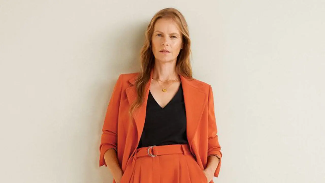 El conjunto color salmón de 'Pretty Woman' ha llegado a la firma Mango.  EFE