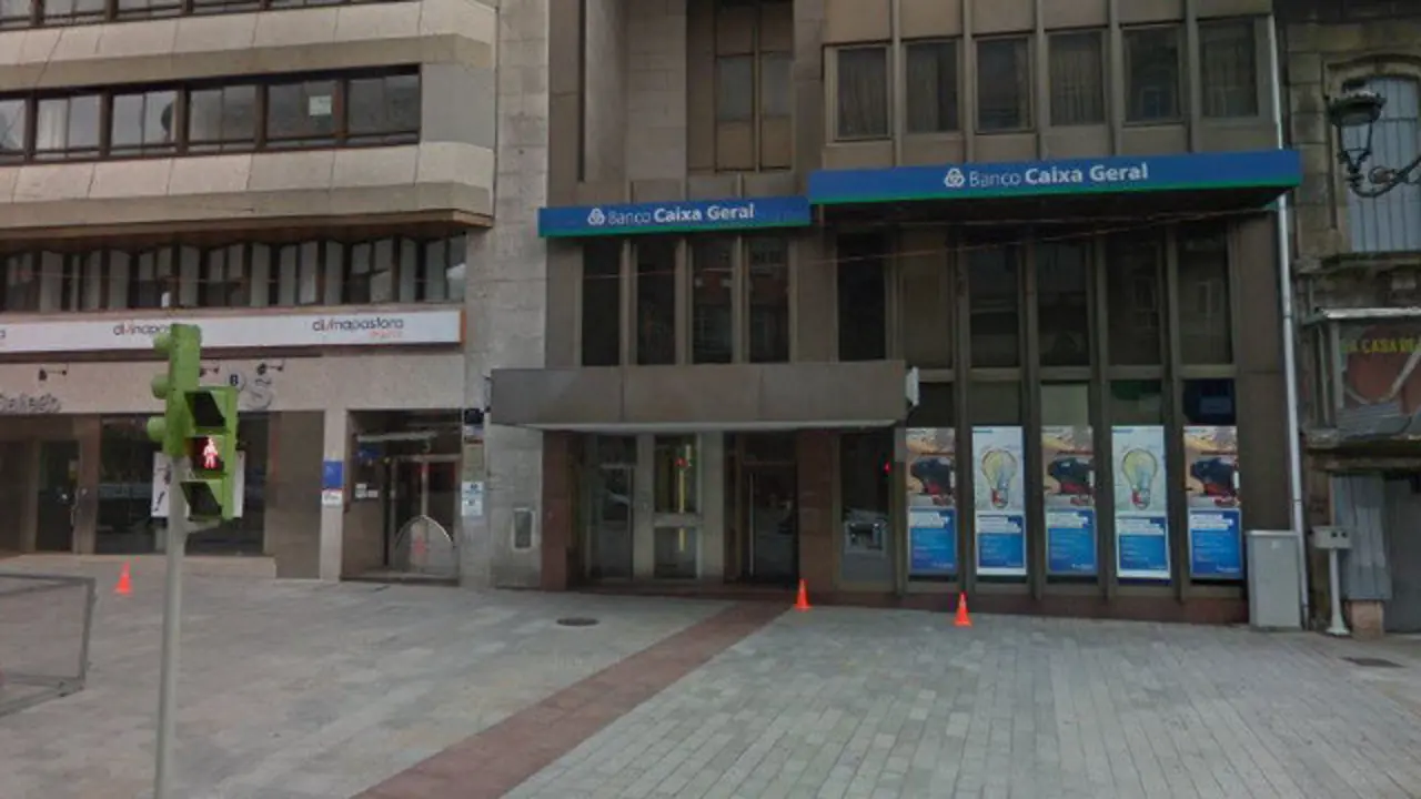 La sucursal atracada en Policarpo Sanz. GOOGLE MAPS