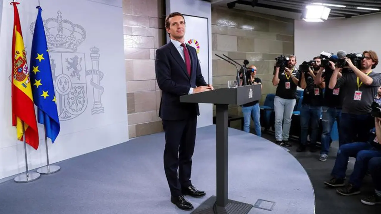 Pablo Casado, tras su reunión con Sánchez en la Moncloa. EFE