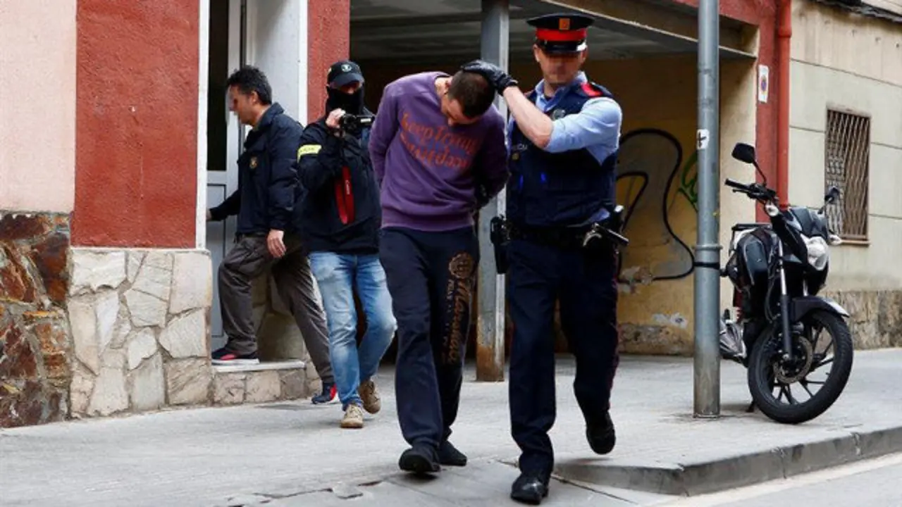 Detenido por la desaparición de Janet Jumillas en Cornellà. ENRIC FONCUBERTA (EFE)