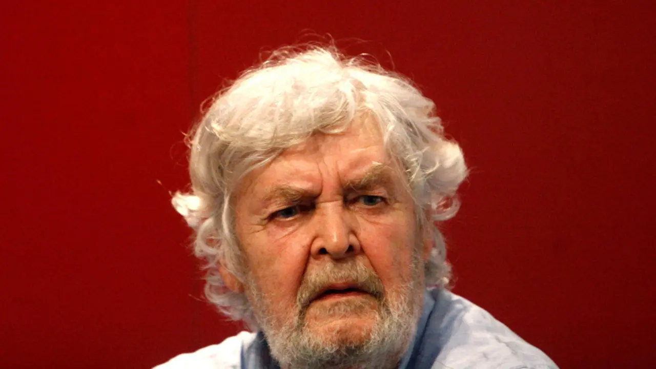 El político y economista Xosé Manuel Beiras, en la presentación de Nuredin el taxista y Amedine el pintor. CABALAR (EFE)