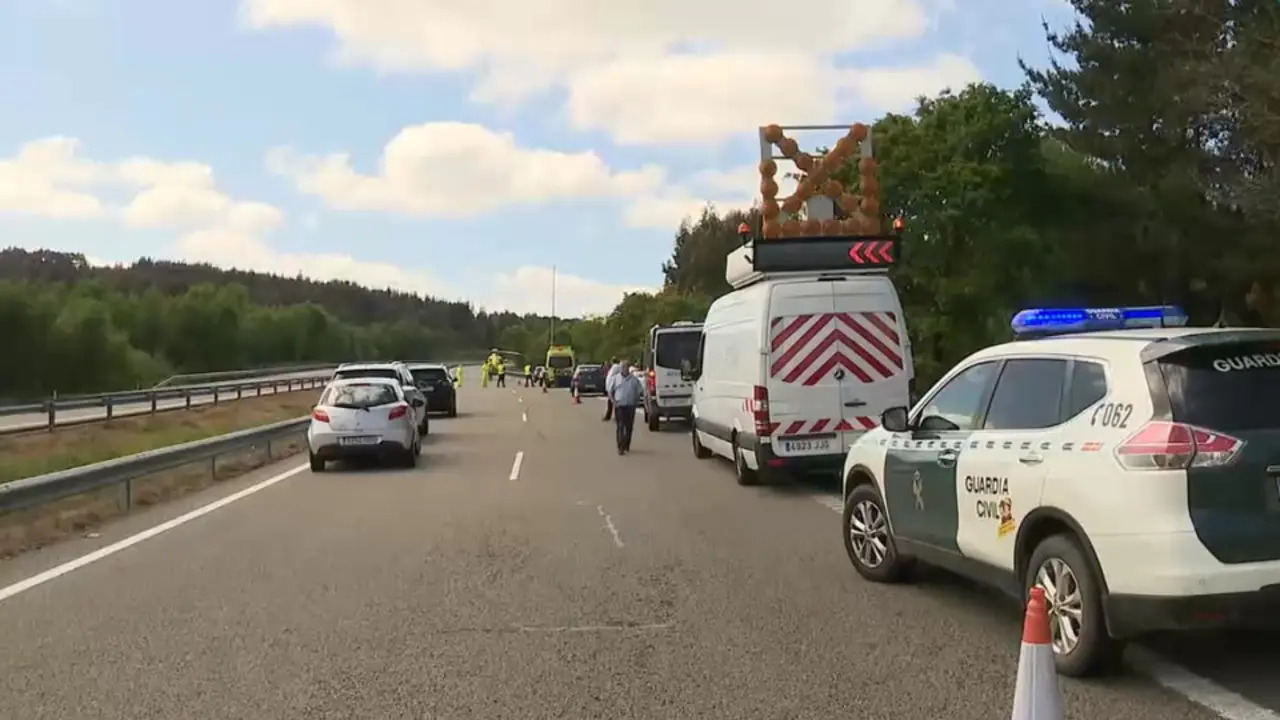 Tráfico interrompido polo accidente. TVG