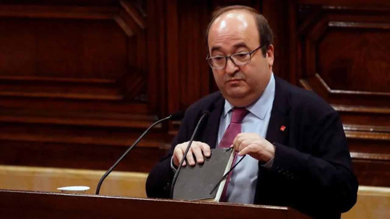 El primer secretario del PSC, Miquel Iceta, durante su intervención en el pleno. EFE