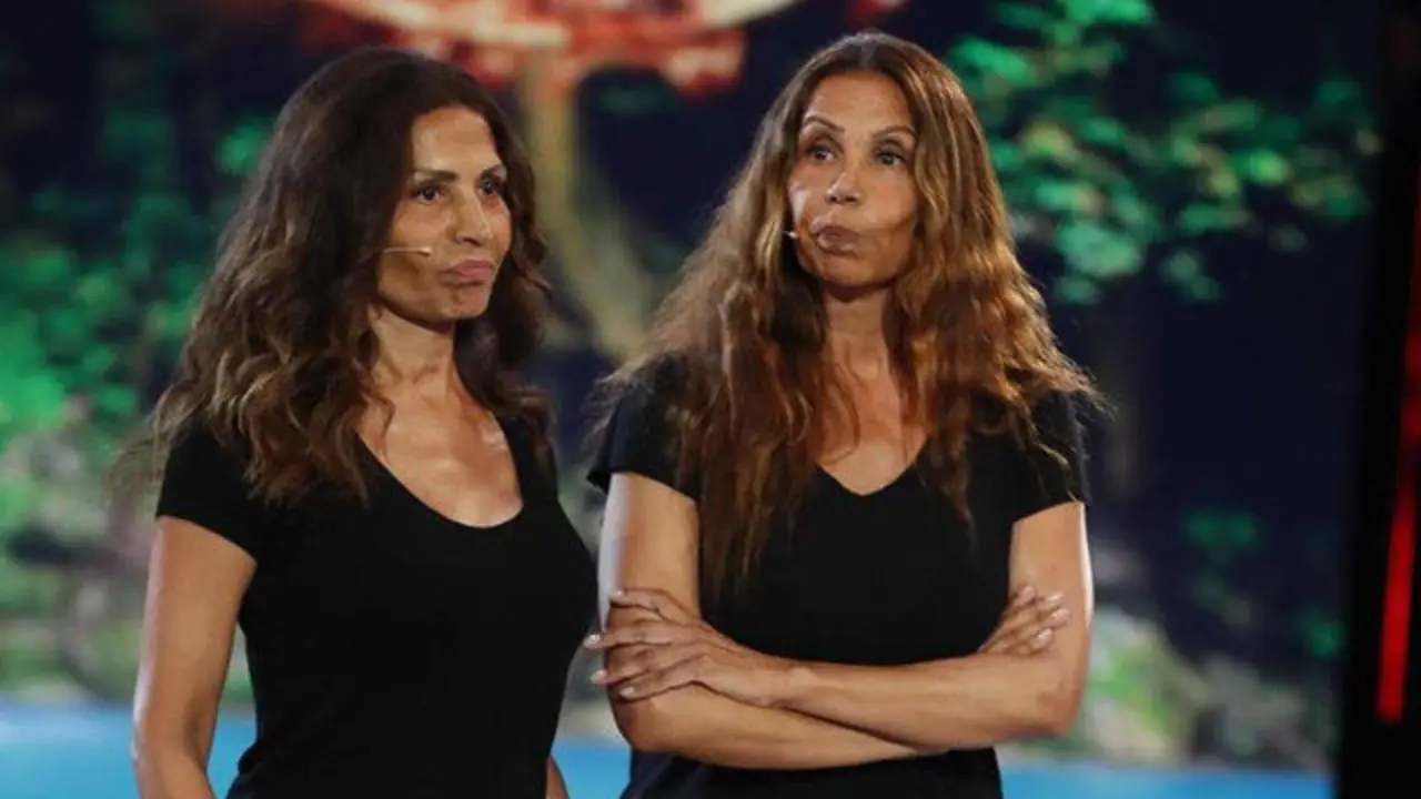 Encarna y Toñi Salazar, Azúcar Moreno, durante la gala de &#39;Supervivientes&#39;. TELECINCO