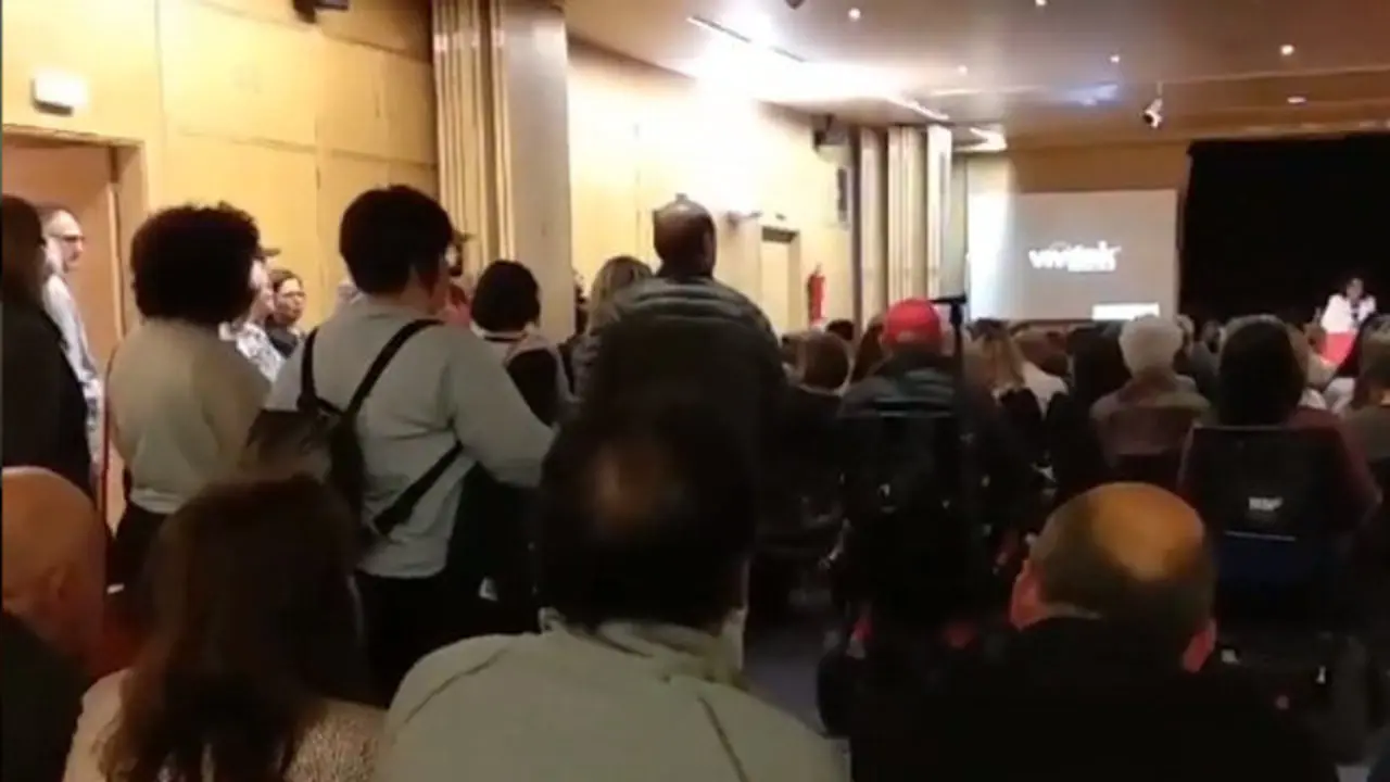 Caneda enfróntase a Bugallo durante o debate electoral. TWITTER (@OUTES)