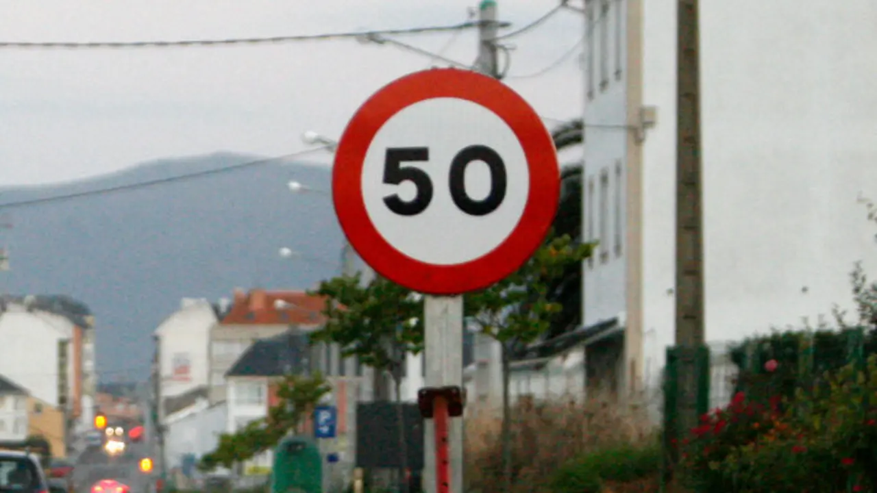 Una señal de límite a 50. ARCHIVO