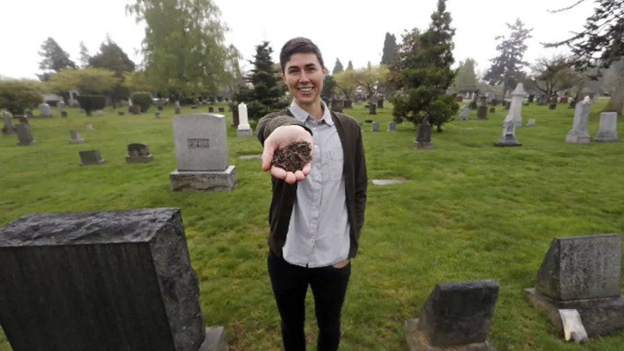 Katrina Spade, fundadora e directora xeral da empresa Recompose. TWITTER