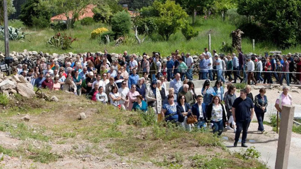 Vecinos de Tui, na homenaxe ás vítimas logo dun ano da explosión.SALVADOR SAS (Efe)