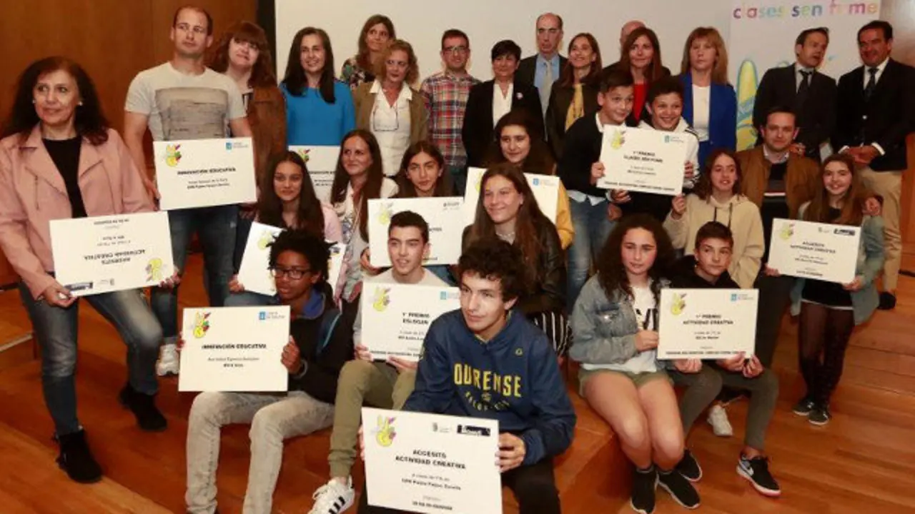 Os galardoados no certame 'Clases sen Fume'. EP