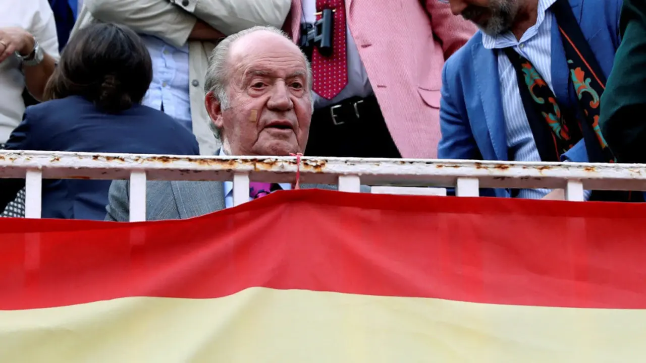 El rey Juan Carlos, en una corrida de toros en San Isidro. JUAJO GUILLÉN (Efe)