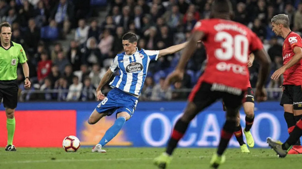 Carlos Fernández durante o partido deste luns. TWITTER (@RCDEPORTIVO)