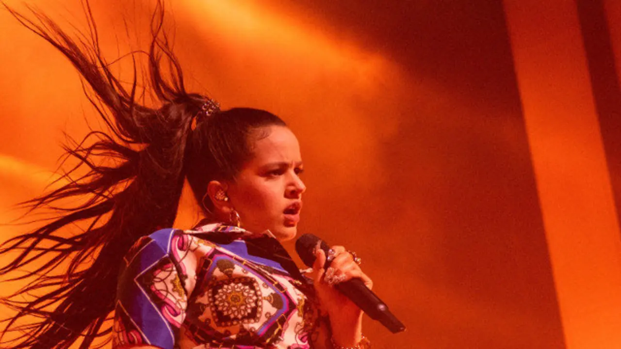 Rosalía durante un concerto en Manhattan, Nova York. EFE