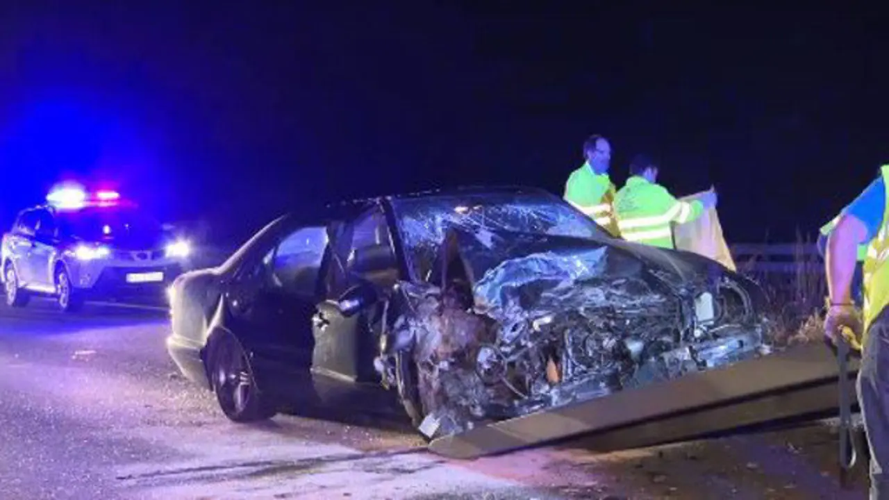 Estado en el que quedó uno de los coches del accidente de Coirós. TVG