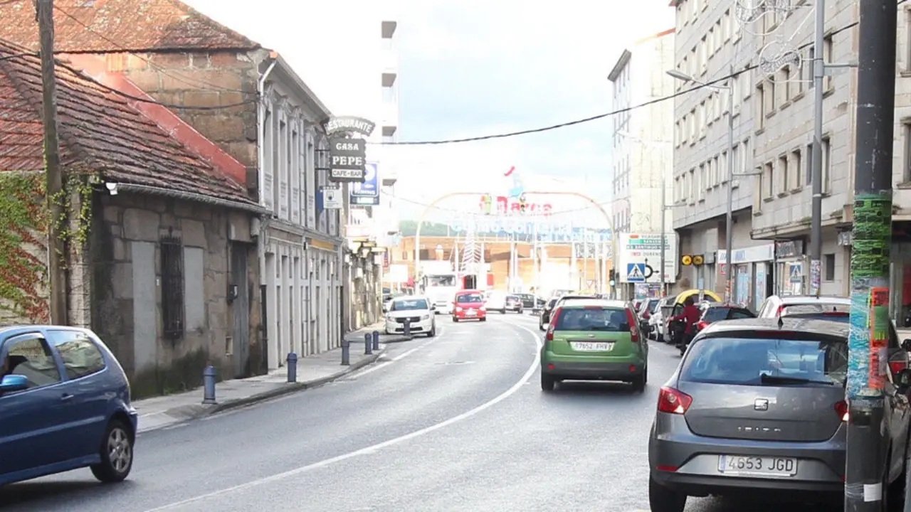 El suceso tuvo lugar a la altura del número 32 de la Avenida da Barca. RAFA FARIÑA