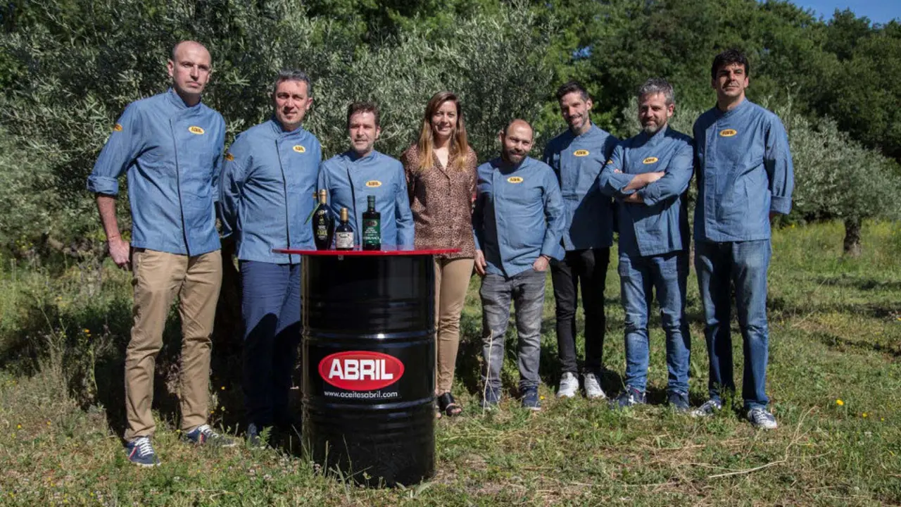 Elena Pérez Canal con los integrantes de Cociña Ourense. AEB COMUNICACIÓN