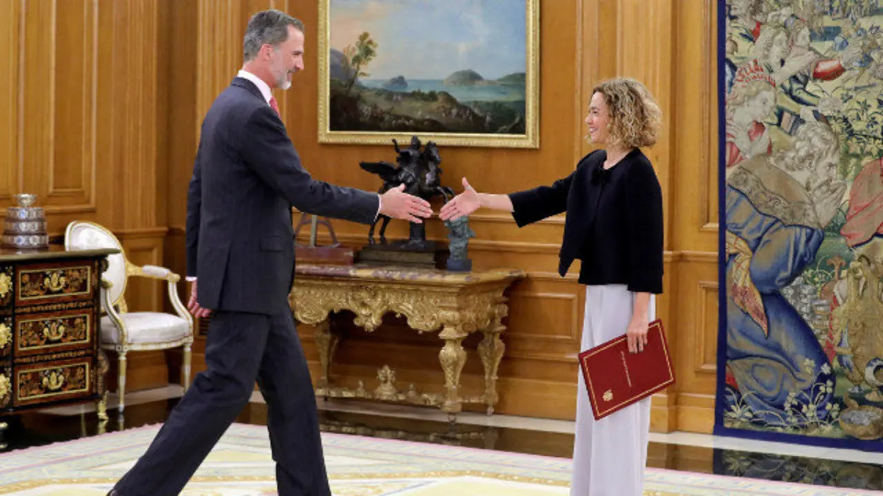 El Rey recibiendo a Meritxel Batet el lunes en la Zarzuela. EFE