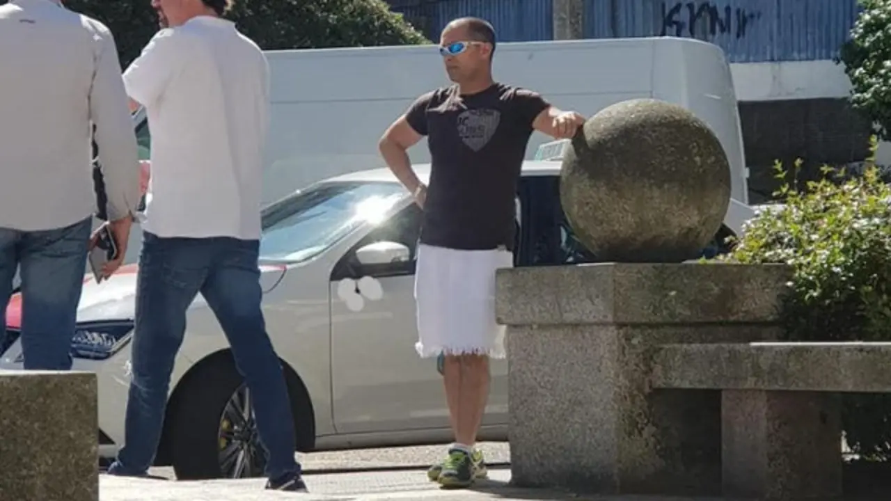 El taxista en falda de VigoTWITTER