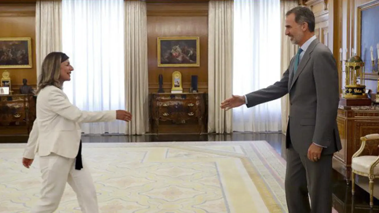 Yolanda Díaz y Felipe VI. BALLESTEROS