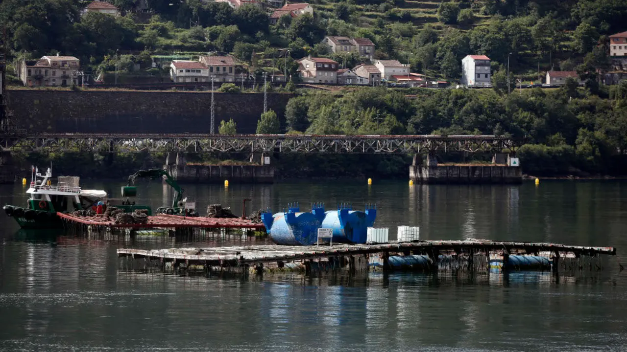 JAVI APARECE CADAVER EN UNA BATEA EN VILABOA