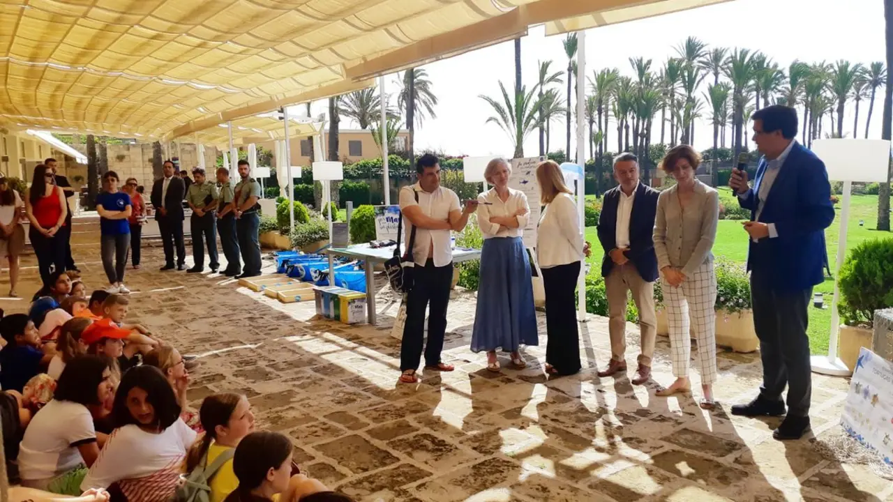 Presentación de la campaña #PorUnMarSinPlásticos. EP