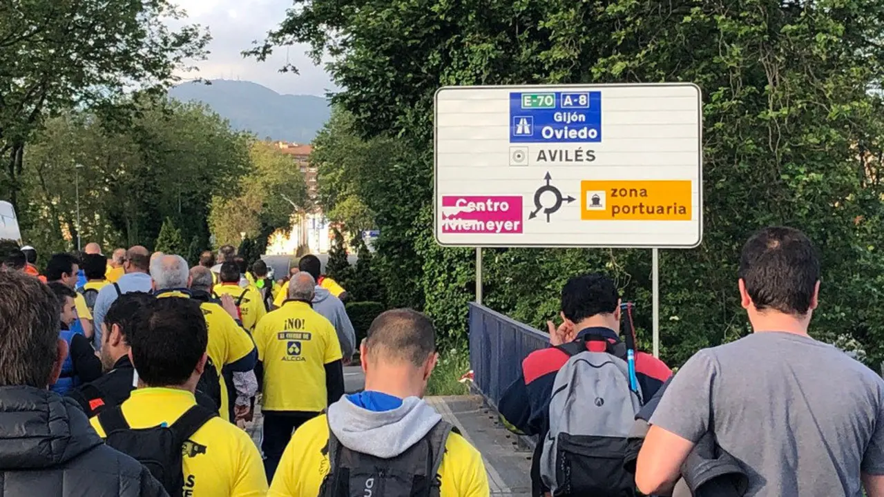 Trabajadores de Alcoa inician la 'Marcha del Aluminio'. @edupaneque