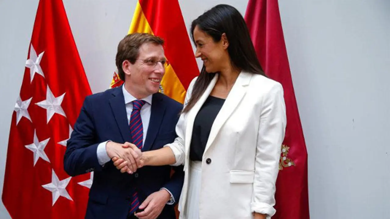 José Luis Martínez Almeida y Begoña Villacís. EMILIO NARANJO (EFE)