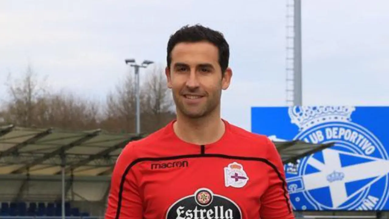 Íñigo López, durante su presentación como jugador del Deportivo. RCD