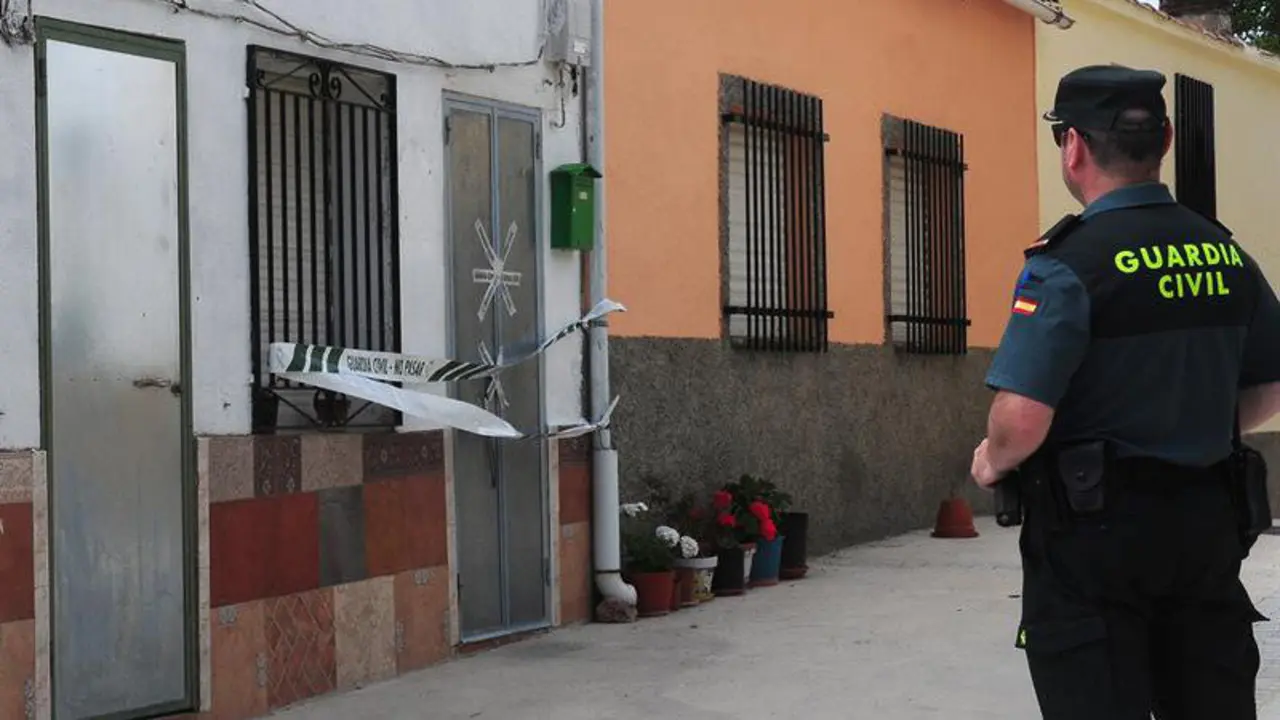 Vivienda en la que fue encontrada la víctima. EFE.