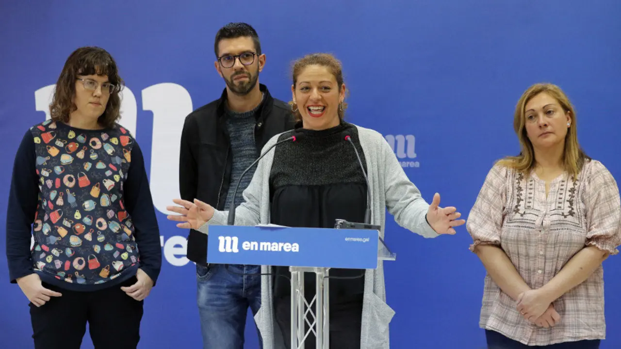 A viceportavoz de En Marea, Ana Seijas (c) durante a rolda de prensa que ofrece este martes na sede da formación política. LAVANDEIRA JR. (EFE)