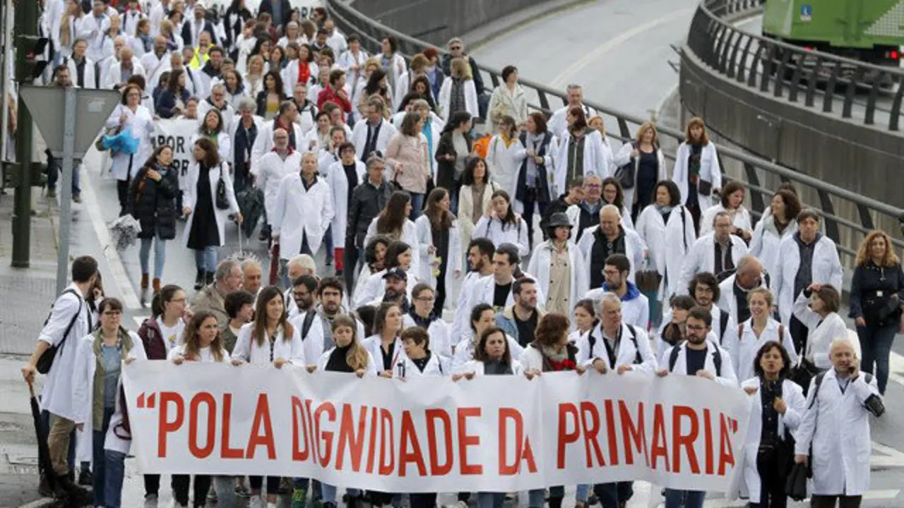 Manifestación de Atención Primaria en Santiago. LAVANDEIRA JR