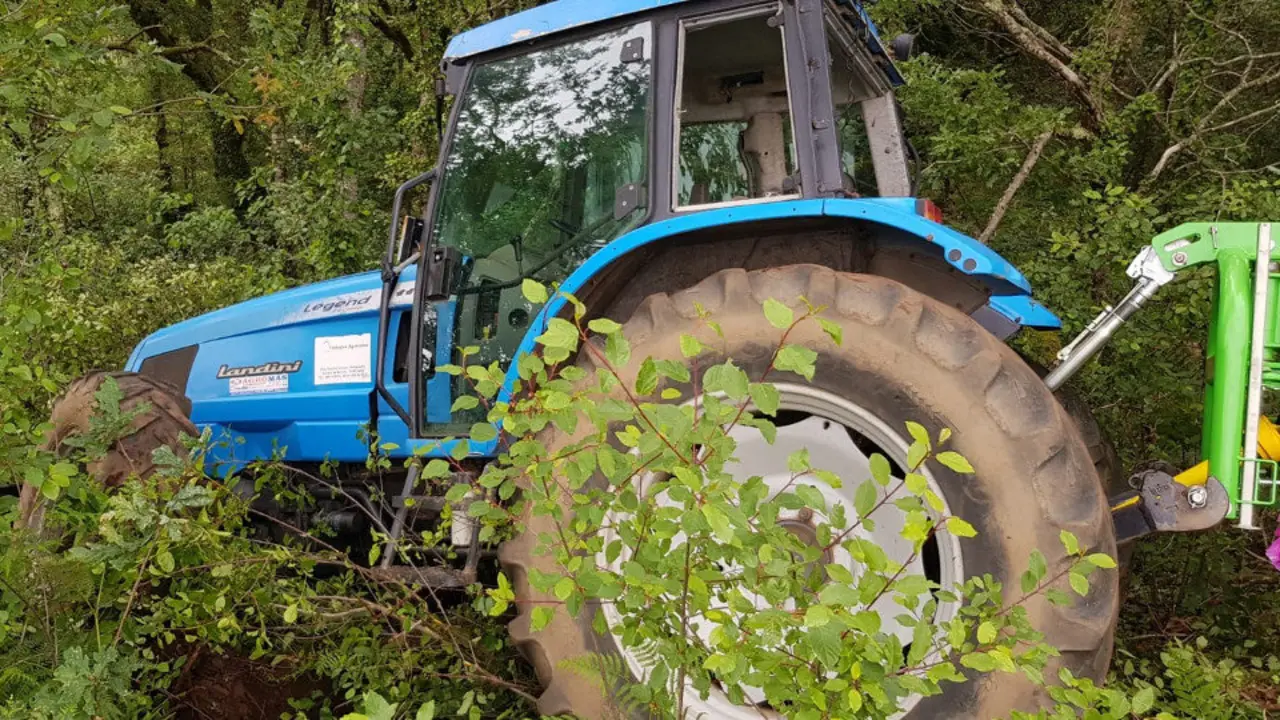Tractor accidentado en Forcarei. CEDIDA