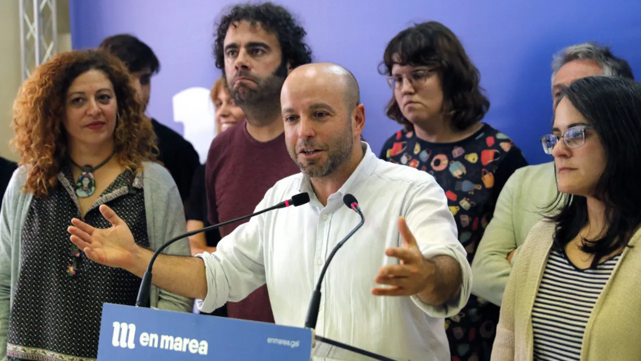 Villares, na rolda de prensa na que anuncia a marcha ao grupo mixto. LAVANDEIRA JR