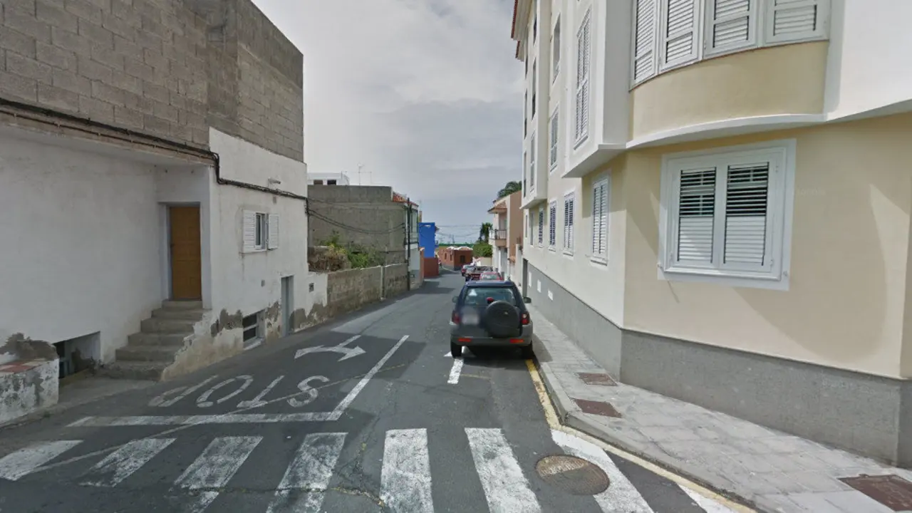 Vista de la calle La Concepción, donde se encuentra el piso en el que apareció el cuerpo de la mujer. GSV