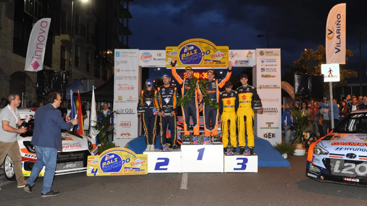 Podio del Rally do Cocido de Lalín, con Iván Ares en lo más alto. PATRICIA FIGUEIRAS