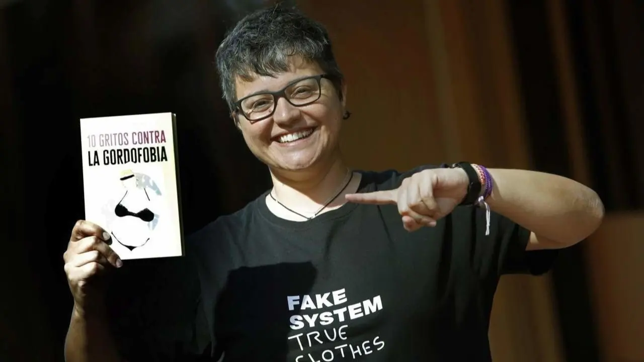 Magdalena Pyñeiro muestra su libro. EFE