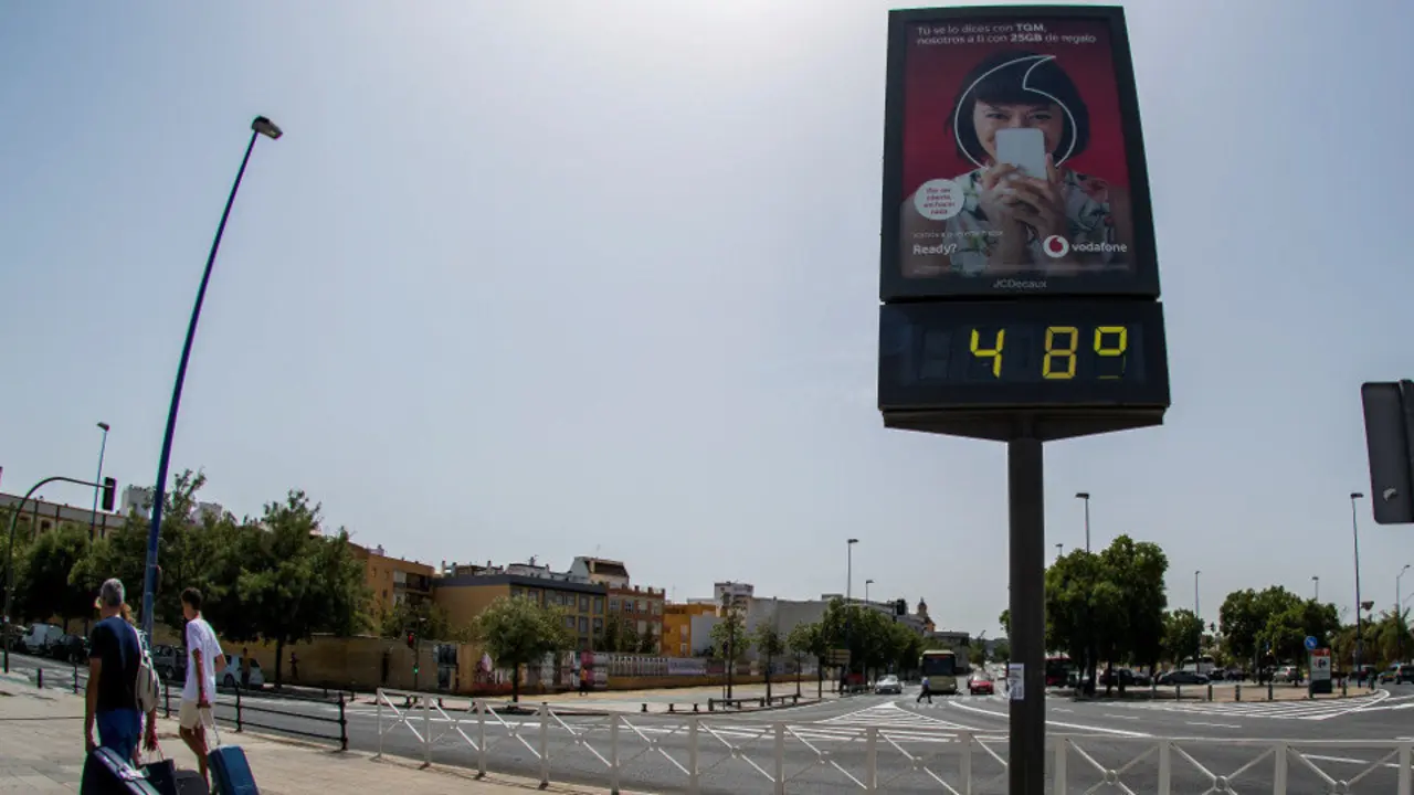 Un termómetro a 40 grados. RAÚL CARO (EFE)