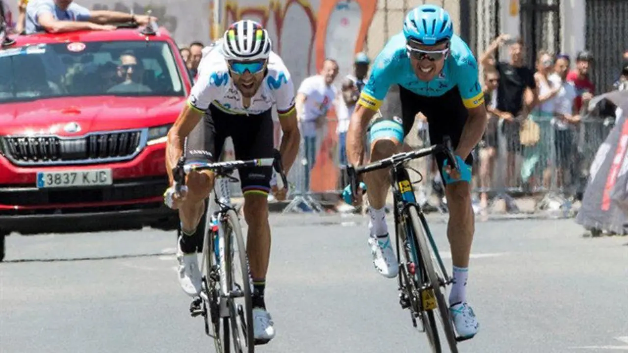 Valverde, en cabeza, y Luis León Sánchez. EFE